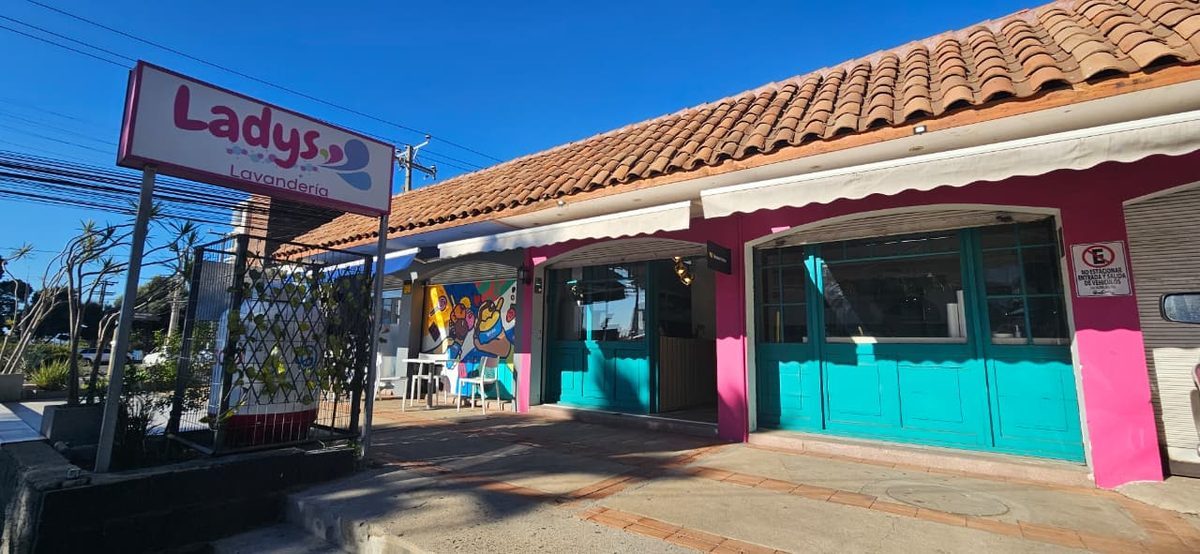 Fachada del local de Ladys Lavandería en Av. Concón Reñaca 102, Concón